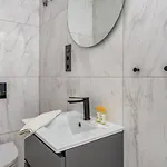 Modern Eleganceprivate Pool Vila