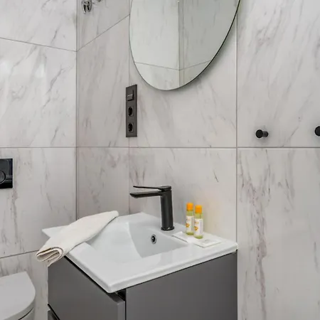 Modern Eleganceprivate Pool וילה